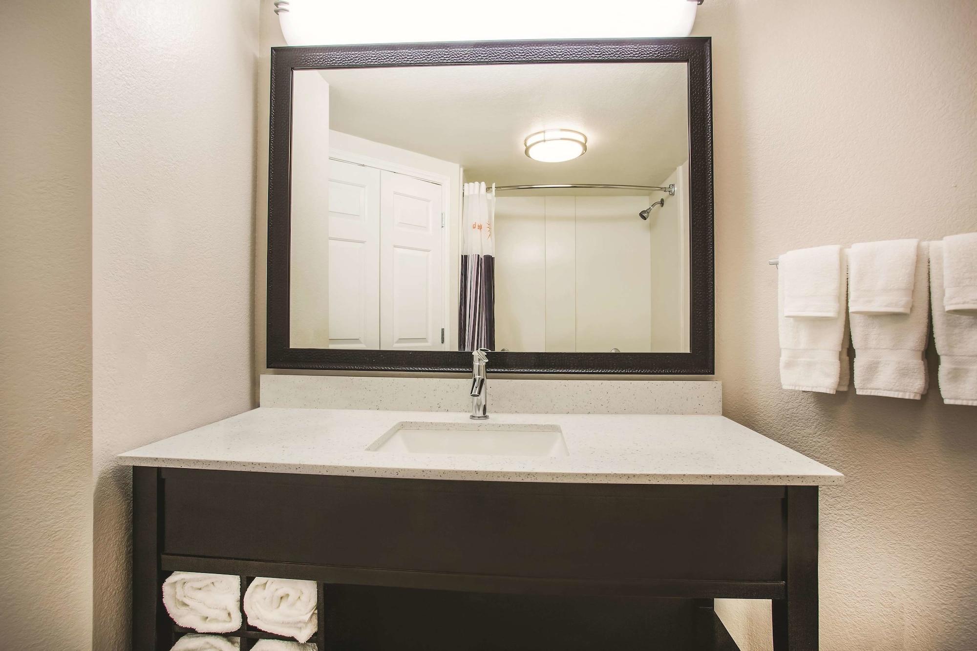 La Quinta By Wyndham Seattle Bellevue / Kirkland Ξενοδοχείο Εξωτερικό φωτογραφία