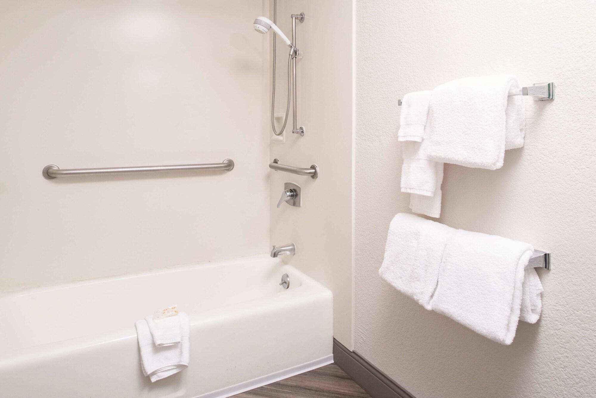 La Quinta By Wyndham Seattle Bellevue / Kirkland Ξενοδοχείο Εξωτερικό φωτογραφία